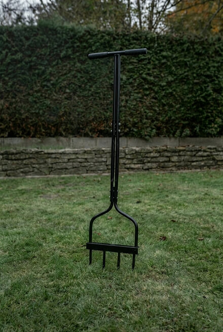 Zdvojené aerifikační vidle s plnými hroty