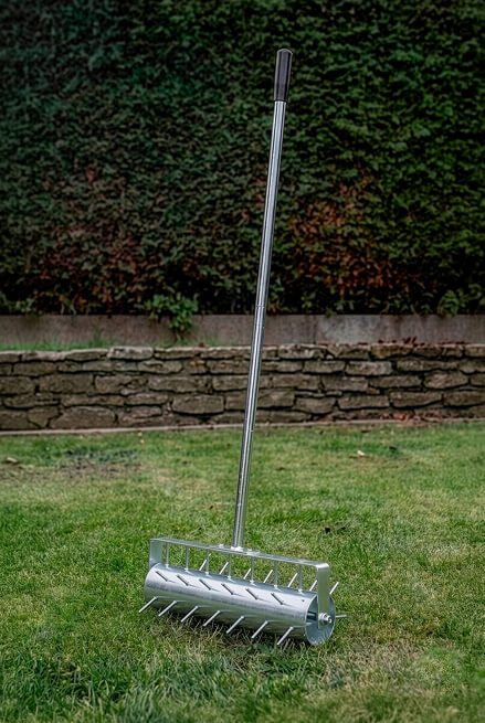 Aerifikační válec na trávník